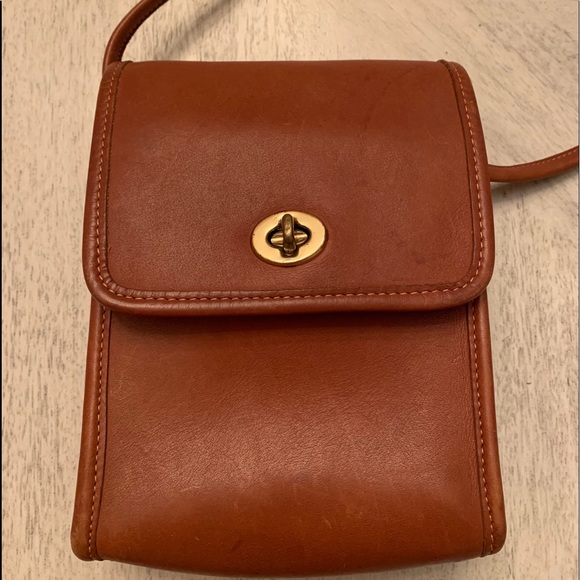 Coach small crossbody-Classic Tan-Vintage-Hard to find size/style-excellent cond - Picture 1 of 6